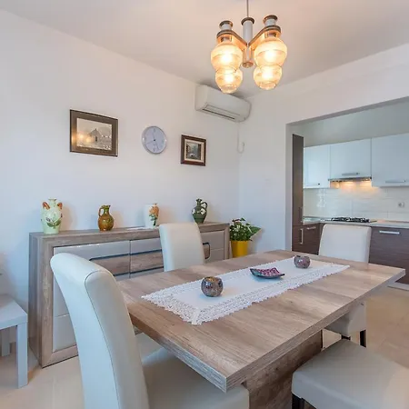 Luti Appartement Pula