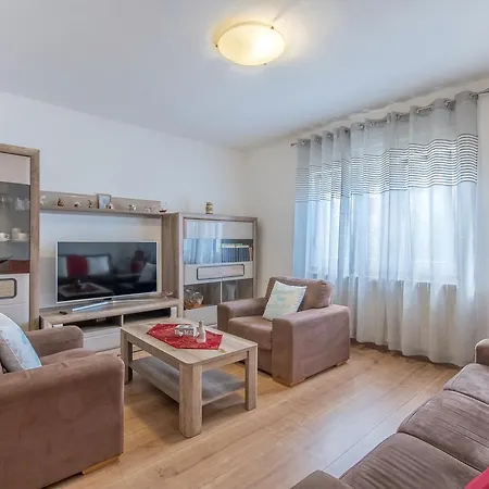 Luti Appartement Pula