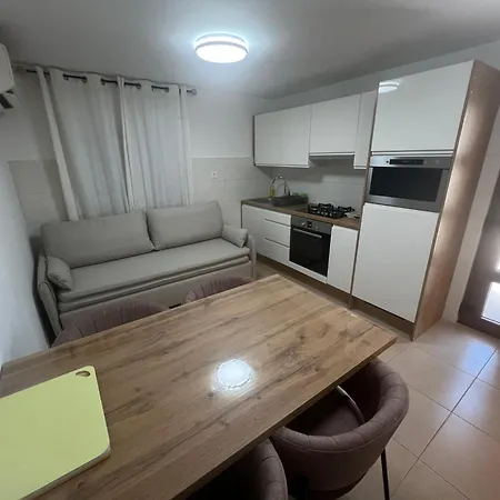 Apartment Luti *