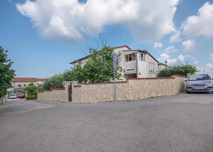 Luti Apartamento Pula